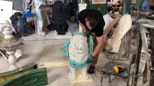 Как установить скульптуру на тумбу, парапет или возвышенность.