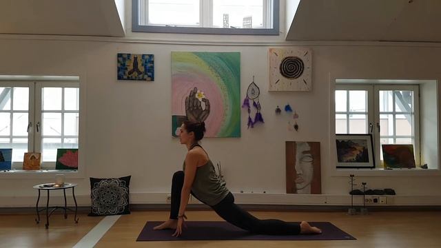 Сурья Намаскар | Приветствие солнцу | УТРЕННЯЯ ЙОГА | Йога смотреть онлайн