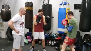 Простые удары и комбинация для высокого боксёра.