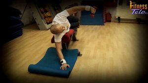 Отведение руки с гантелью лежа на боку на скамье // упражнения для тренажерного зала