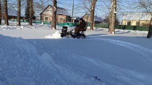 Как едет мой Бурлачок по глубокому снегу