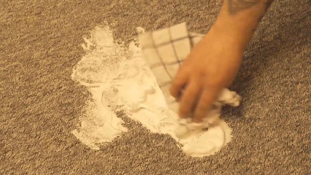 Нанесите пену для бритья на ковер, и произойдет ЭТО ? смотреть онлайн