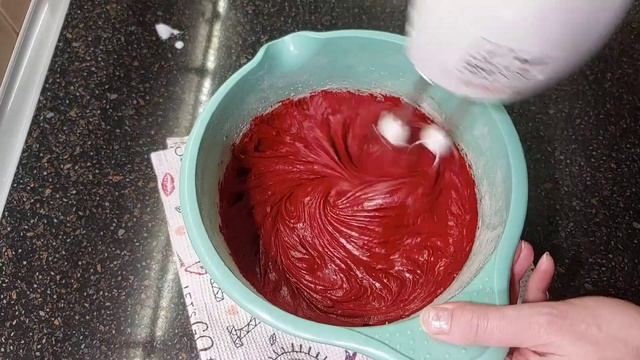 Капкейки КРАСНЫЙ БАРХАТ  с черничной начинкой!               Red Velvet Cupcakes!