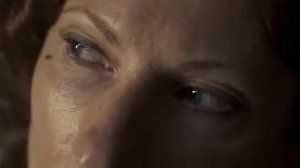 Сцена из фильма Кшиштофа Кесьлёвского «Три цвета: синий» (пересъёмка)