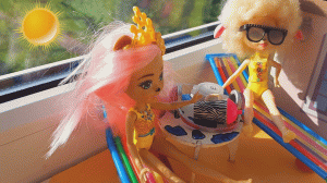 Enchantimals сгорела на солнце у бассейна Играем в куклы Энчантималс Видео для девочек