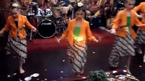 Яванский танец 2011 Посольство Индонезии в Москве (надинка)