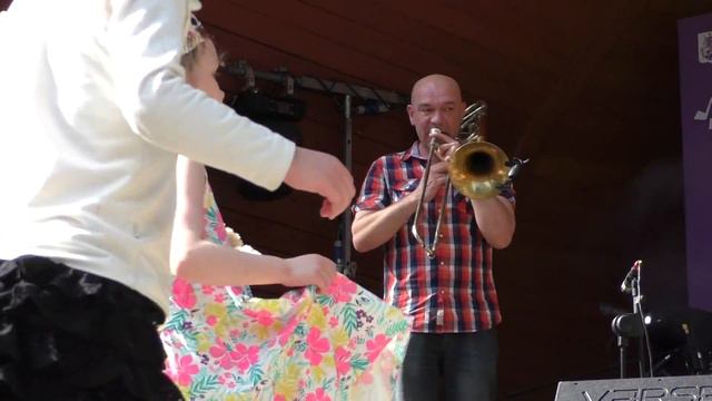 1/2 Orchestra - Gorillas @ Сад им. Баумана 09.05.2016 смотреть онлайн