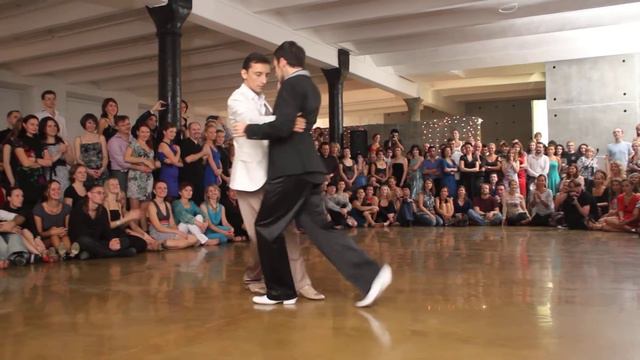 Martin Maldonado y Maurizio Ghella dance Fueron tres años 24-09-2011 смотреть онлайн