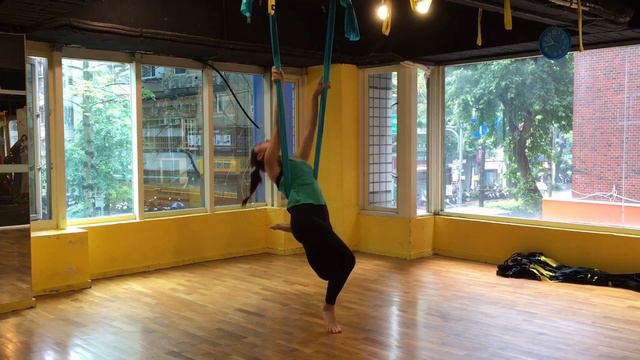 Someone like you Aerial Yoga by Sharon Cheng смотреть онлайн