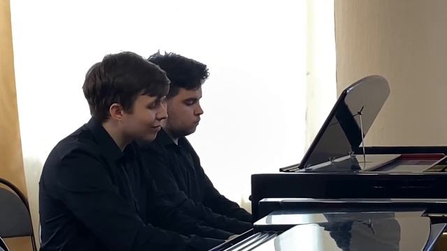 Е.И. Медведовский "Вместо диксиленда". Фантазия-шутка. Исполняют Михаил Федотов и Роман Дроздов смотреть онлайн