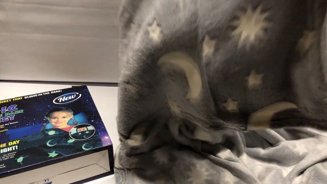 Видео обзор: Blanket kids Magic Star 150х100 см тёплое флисовое одеяло с принтом. Цвет: серый смотреть онлайн