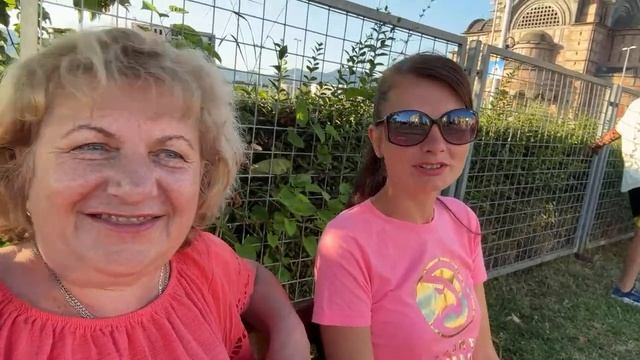 Тихий вечер , мы на прогулке ! А что делать в такую жару … смотреть онлайн