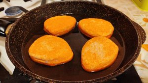 Сколько жарить котлеты полуфабрикаты Кордон Блю на сковороде ?.mp4