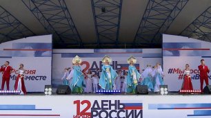 Красочными салютами по всей стране завершился День России