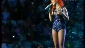 Rihanna - Umbrella (Live in Ukraine 2011)
