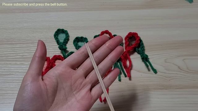 Did an INCREDIBLE job with onion net and yarn. You'll love this super idea. DIY recycling crafts
