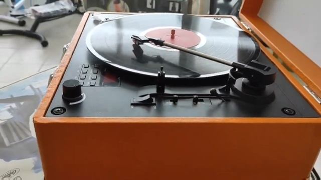 Портативный ретро проигрыватель Auna Peggy Sue (CD,USB,SD) Orange смотреть онлайн