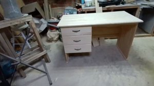 Письменный стол из массива