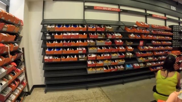 Цены в США на ОБУВЬ NIKE ШОКИРУЮТ / Что можно купить в США смотреть онлайн