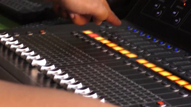 MIDAS M32 OR X32 TUTORIAL PART 2 MUTE GROUPS ( TAGALOG ) смотреть онлайн