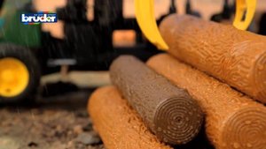 Трактор John Deere 1210E с прицепом с манипулятором и брёвнами, 02-133 02133 Bruder