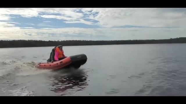 Лодка REEF ТРИТОН 390 НДНД смотреть онлайн