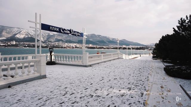 #Геленджик в 1 клик. Заледеневший курорт 2021. Пляжи в снегу. Лед на дорогах. смотреть онлайн