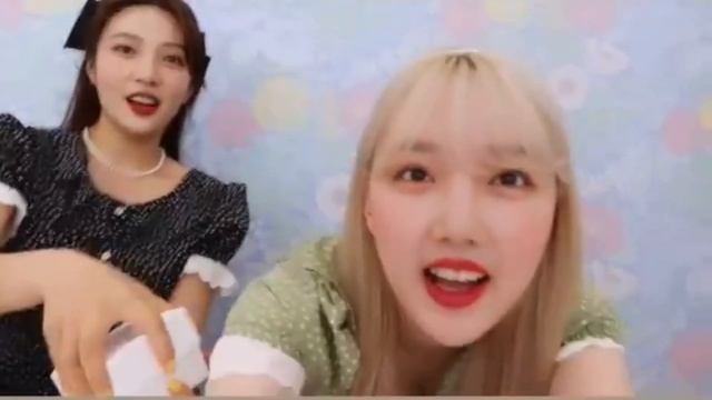 GFRIEND YERIN & JOY RED VELVET (LOVE FRIENDSHIP) смотреть онлайн