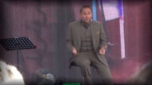 Максим Аверин читает стихи Роберта Рождественского