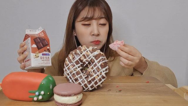 SUB) ASMR ?던킨도너츠, CU마카롱, 케이크팝 당근케이크 리얼사운드 디저트 먹방 Donuts Macaroons Cakepop Eatingsound MUKBANG