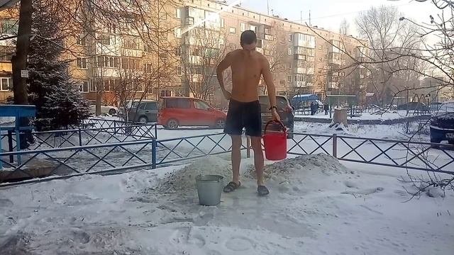 -30°С ОБЛИВАНИЕ ХОЛОДНОЙ ВОДОЙ. ЗАКАЛИВАНИЕ ОРГАНИЗМА ЧЕЛОВЕКА. УКРЕПЛЕНИЕ ЗДОРОВЬЯ!