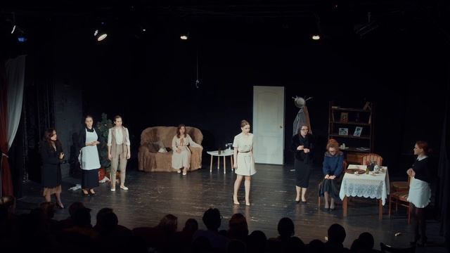 Спектакль "8 любящих женщин" смотреть онлайн