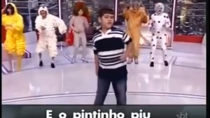 Бразильский мальчик поёт Пиу Пиу Пиу в 4k 60 ФПС | E o Pintinho piu no Ratinho 4k 60 FPS