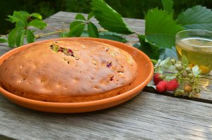 Вместо шарлотки вся семья подсела на этот вкусный Пирог который Тает во рту! Малиновый пирог