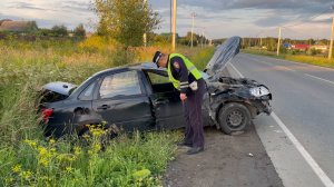 Бухарь на "Гранте" атаковал "Рено" и кувыркнулся. Real video