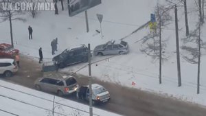 Машины ударились в гололед