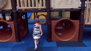 Водные развлечения и пенный бассейн Гонконг Оушн Парк бегаем в пенном бассейне и