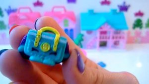 Daddy finger, daddy finger, where are you? Here I am, hereI am. How do you do?