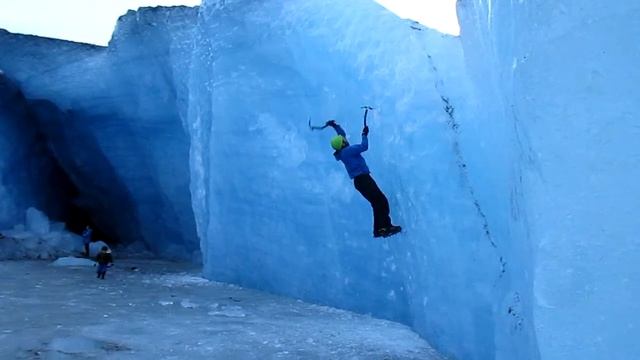 Climbing beautiful iceberg ice! Nov, 2016 смотреть онлайн