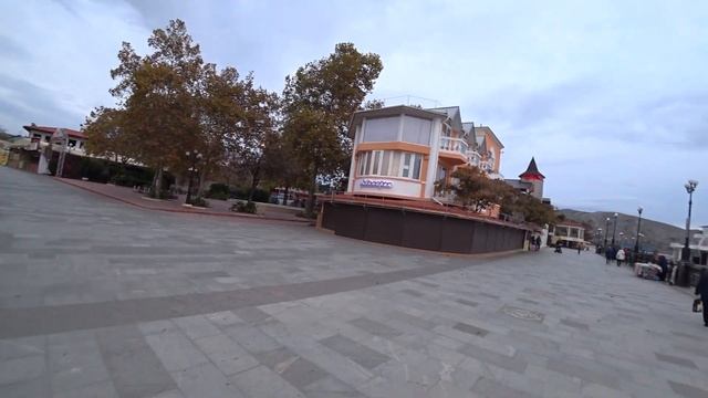 КРЫМ - Судак в ноябре! КУПАЕМСЯ и гуляем по набережной. Кормим бездомных котов. смотреть онлайн