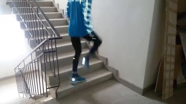 Специально беговые упражнения на лестничной клетке смотреть онлайн