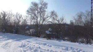 МОРОЗНЫЙ СОЛНЕЧНЫЙ ДЕНЬ НА НАБЕРЕЖНОЙ В АБАШЕВО.Г.НОВОКУЗНЕЦК. WATERFRONT IN ABASHEVO.NOVOKUZNETSK.