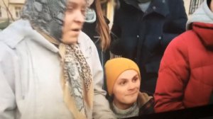 Андрей и бабушка сидит в автобусе и пукнул Андрей и так ваняет