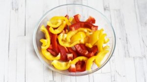 Тушеная картошка с овощами на сковороде