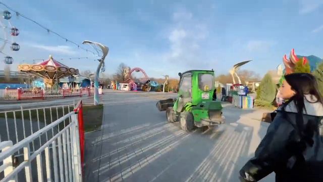 Irl!! стрим Амины Тендерлибае |Ирл стрим Амины  с парка  аттракционов с Диларой ,Сендомом ,Настей и