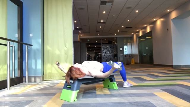 Dumbbells Chest Flys (Бабочка с гантелями) смотреть онлайн