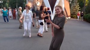 А Я, РЕВНУЮ ТЕБЯ!,???/СУПЕР ПЕСНЯ И ТАНЦЫ В ПАРКЕ ГОРЬКОГО ХАРЬКОВ АВГУСТ 2021