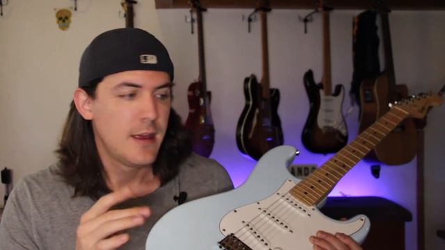 Probando la Squier Stratocaster Deluxe смотреть онлайн
