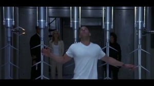 Вин Дизель танцует танец Питер панды.?