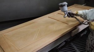 Реставрация отделки двери из натурального дерева